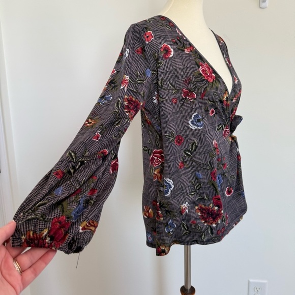 French Laundry Floral Wrap Shirt Size Large - Picture 5 of 9